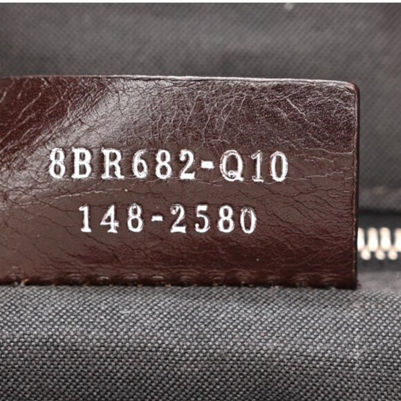 💲1️⃣4️⃣0️⃣0️⃣ FENDI Pebbled Calfskin Small Closure Tote - Picture 9 of 10